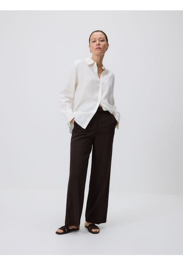 Reserved - Spodnie z domieszką wełny - ciemnobrązowy. Kolor: brązowy. Materiał: wełna