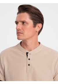 Ombre Clothing - Koszulka męska polo bez kołnierzyka - beżowa V5. Typ kołnierza: polo, bez kołnierzyka. Kolor: beżowy. Materiał: bawełna. Długość: długie #5