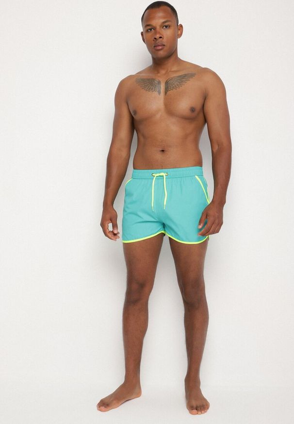 Born2be - Zielone Kąpielówki Szorty z Ozdobną Lamówką i Kieszeniami Folalisa. Kolor: zielony. Materiał: len