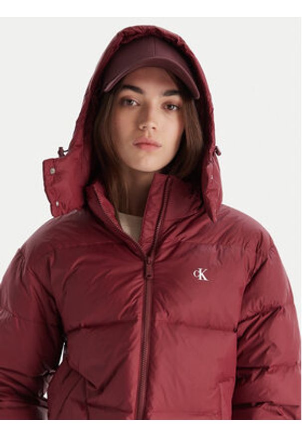 Calvin Klein Jeans Kurtka puchowa Essential LV047D501G Bordowy Relaxed Fit. Kolor: czerwony. Materiał: syntetyk