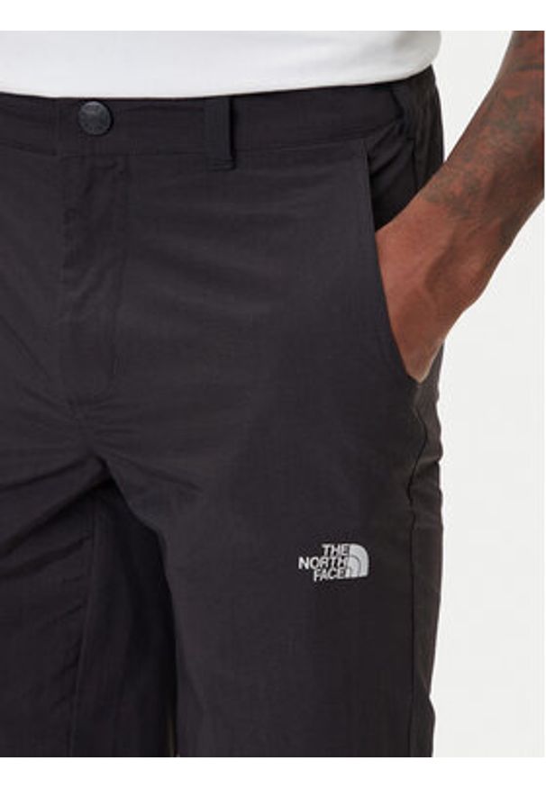 The North Face Szorty sportowe Tanken NF0A2S85 Czarny Regular Fit. Kolor: czarny. Materiał: syntetyk. Styl: sportowy