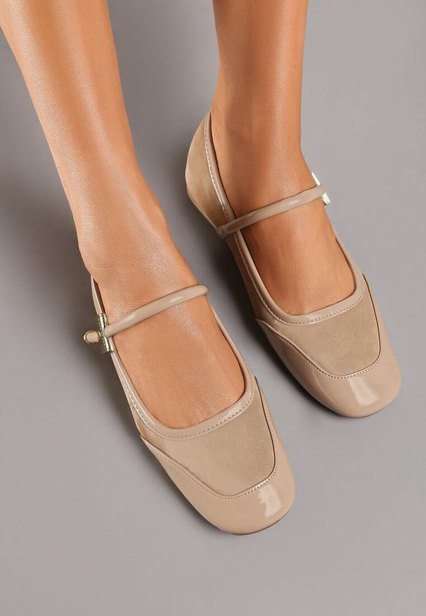 Born2be - Ciemnobeżowe Balerinki na Płaskiej Podeszwie z Lakierowanymi Skórzanymi Wstawkami i Sprzączką Mirittia. Okazja: na co dzień. Zapięcie: sprzączka. Kolor: beżowy. Materiał: lakier, skóra. Wzór: aplikacja. Obcas: na płaskiej podeszwie. Styl: wizytowy, casual, elegancki