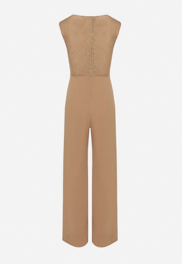 Born2be - Beżowy Kombinezon bez Rękawów z Metaliczną Ozdobą i Prostymi Nogawkami Karivalle. Okazja: na co dzień. Kolor: beżowy. Długość rękawa: bez rękawów. Wzór: aplikacja. Styl: casual, elegancki, klasyczny
