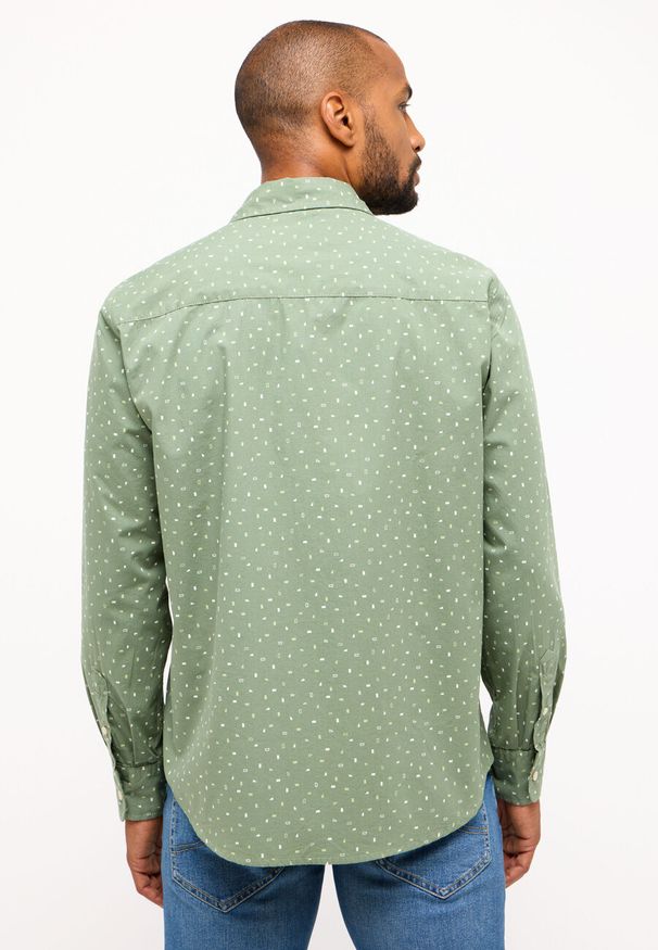 Mustang - Męska Koszula MUSTANG Elmore Aop On Dark Green 1014762 12547. Okazja: na co dzień. Typ kołnierza: kołnierzyk klasyczny. Materiał: bawełna. Długość: długie. Wzór: grochy, nadruk. Styl: elegancki, casual, klasyczny