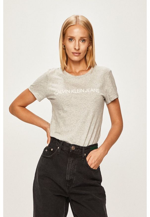 Calvin Klein Jeans - T-shirt J20J207879. Okazja: na co dzień. Kolor: szary. Materiał: dzianina. Wzór: nadruk. Styl: casual