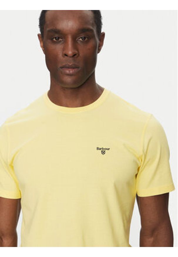 Barbour T-Shirt Essential Sports MTS0331YE36 Żółty Tailored Fit. Kolor: żółty. Materiał: bawełna