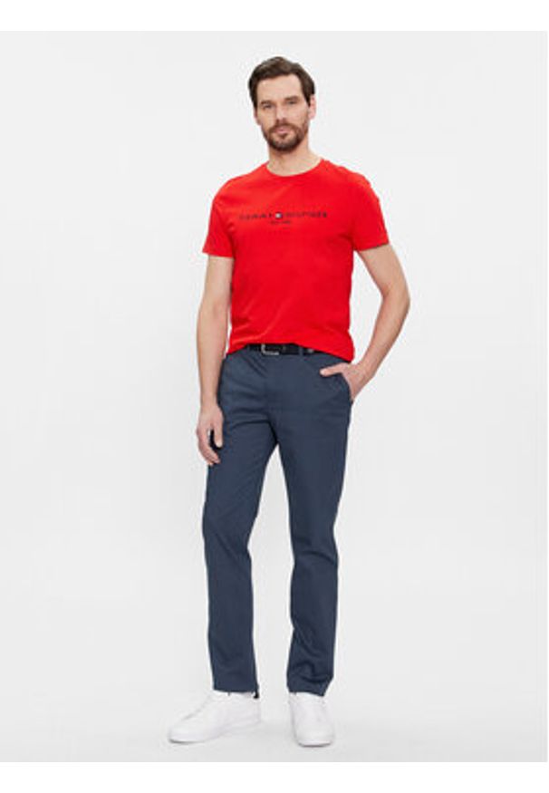 TOMMY HILFIGER - Tommy Hilfiger Chinosy Denton MW0MW33938 Granatowy Slim Fit. Kolor: niebieski. Materiał: bawełna