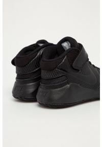 Nike Kids - Buty dziecięce Team Hustle D 9. Nosek buta: okrągły. Zapięcie: rzepy. Kolor: czarny. Materiał: materiał, syntetyk, skóra, guma, zamsz. Szerokość cholewki: normalna #3
