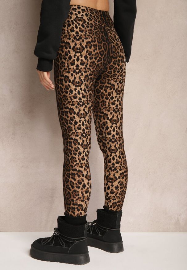 Renee - Brązowe Legginsy z Wiskozy w Panterkę Sartona. Okazja: na co dzień. Kolor: brązowy. Materiał: wiskoza. Długość: do kostek. Wzór: motyw zwierzęcy. Styl: casual, klasyczny, elegancki, wizytowy