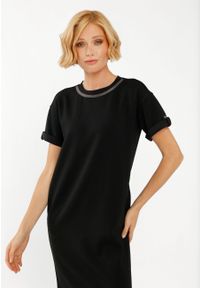 Volcano - Czarna sukienka G-MARISA. Okazja: na co dzień. Kolor: czarny. Materiał: poliester, materiał, elastan. Długość rękawa: krótki rękaw. Wzór: aplikacja. Typ sukienki: proste. Styl: klasyczny, casual, elegancki. Długość: mini #1