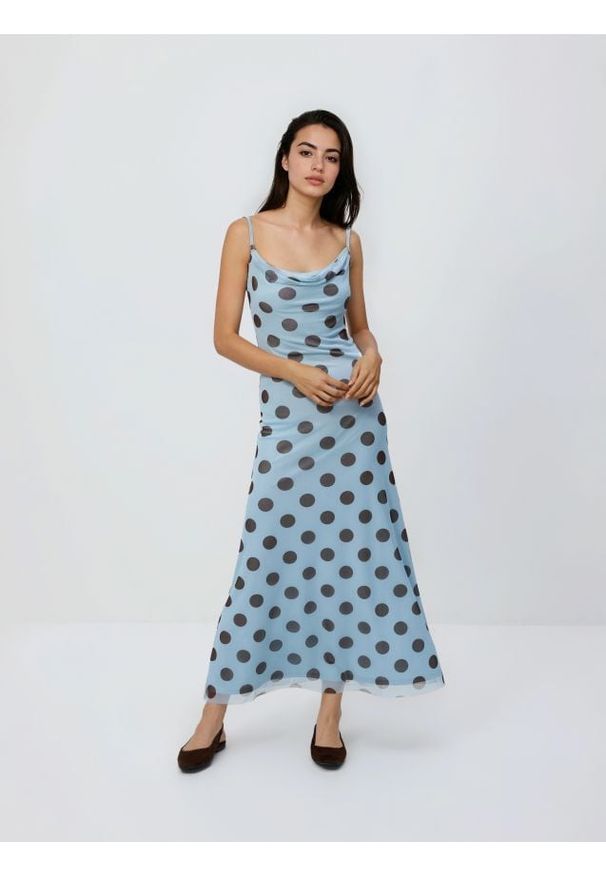Reserved - Sukienka w groszki - jasnoniebieski. Kolor: niebieski. Materiał: dzianina. Wzór: grochy. Typ sukienki: proste