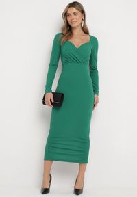 Born2be - Zielona Dopasowana Sukienka Maxi z Kopertowym Dekoltem Mistena. Kolor: zielony. Długość rękawa: długi rękaw. Typ sukienki: kopertowe. Długość: maxi #2