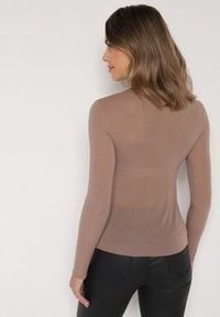 Born2be - Brązowa Bluzka z Golfem Typu Longsleeve z Wiskozy z Kaszmirem Fedine. Okazja: na co dzień. Typ kołnierza: golf. Kolor: brązowy. Materiał: wiskoza, kaszmir. Długość rękawa: długi rękaw. Styl: klasyczny, casual, elegancki #6