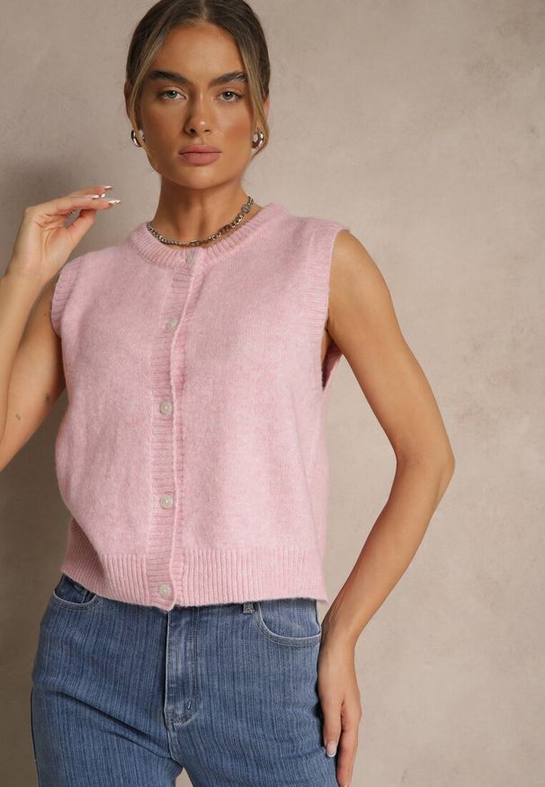 Renee - Różowa Sweterkowa Kamizelka z Wełną na Guziki Eralina. Okazja: na co dzień. Kolor: różowy. Materiał: wełna. Styl: klasyczny, casual