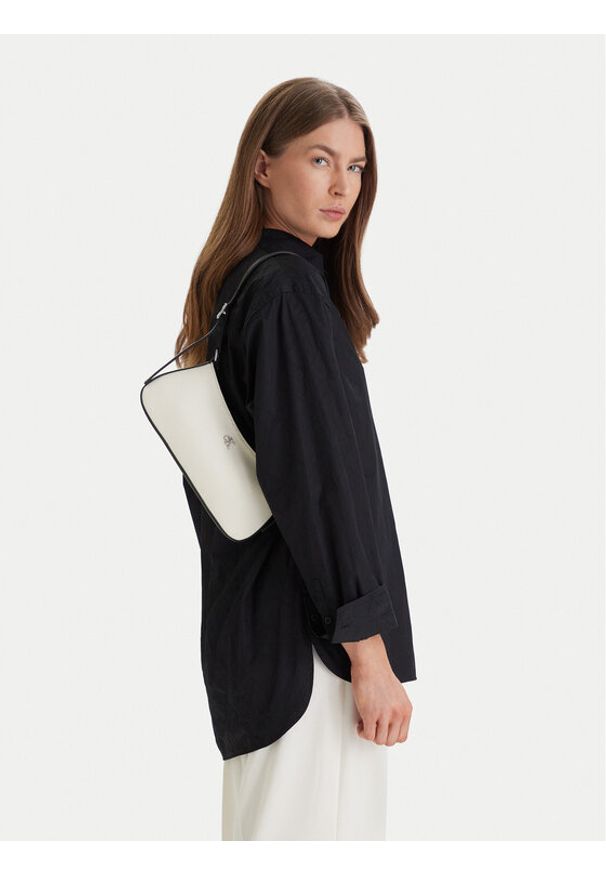 Calvin Klein Torebka Ck Canvas Small Shoulder Bag LV04F3347G Biały. Kolor: biały