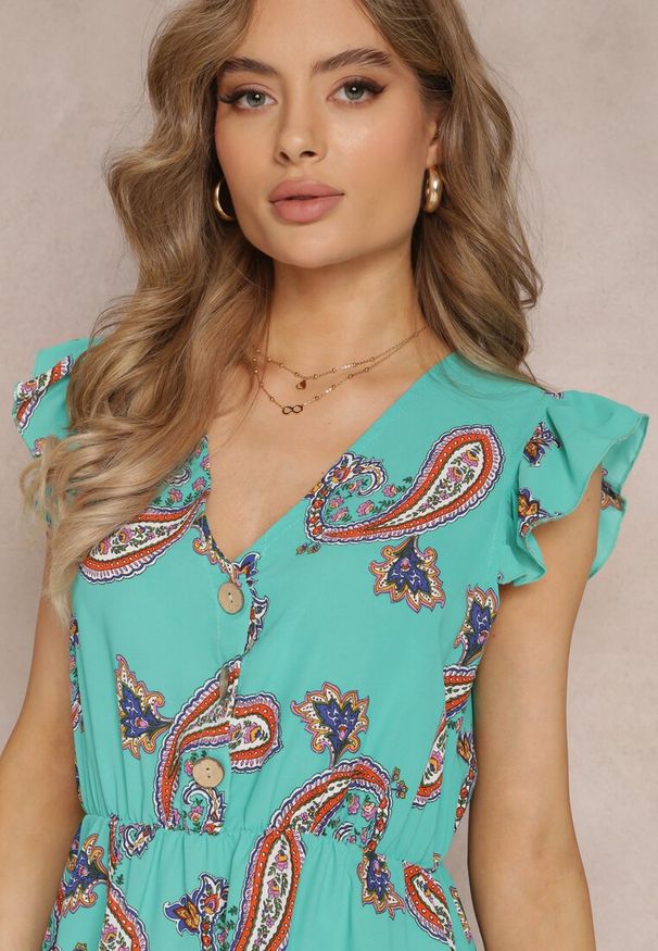 Renee - Miętowa Rozkloszowana Sukienka Mini we Wzór Paisley Rachelli. Typ kołnierza: kołnierz z falbankami. Kolor: miętowy. Długość rękawa: bez rękawów. Wzór: paisley. Styl: elegancki. Długość: mini