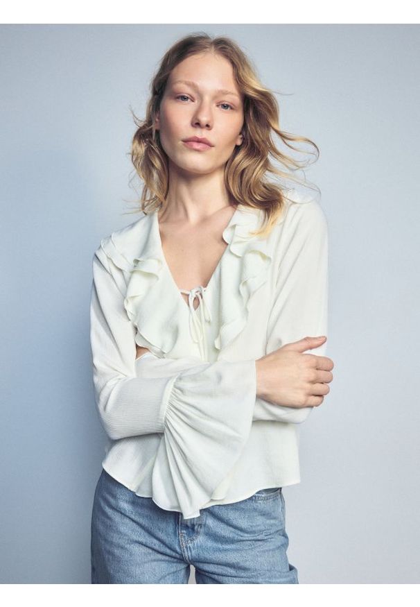 Reserved - Bluzka z falbanami - złamana biel. Materiał: wiskoza, tkanina