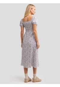 Big-Star - Sukienka damska midi z wiskozy z motywem kwiatowym niebieska Sotiki 000. Okazja: na spacer. Kolor: wielokolorowy. Materiał: wiskoza. Długość rękawa: krótki rękaw. Wzór: kwiaty. Sezon: lato. Styl: klasyczny, vintage. Długość: midi #3