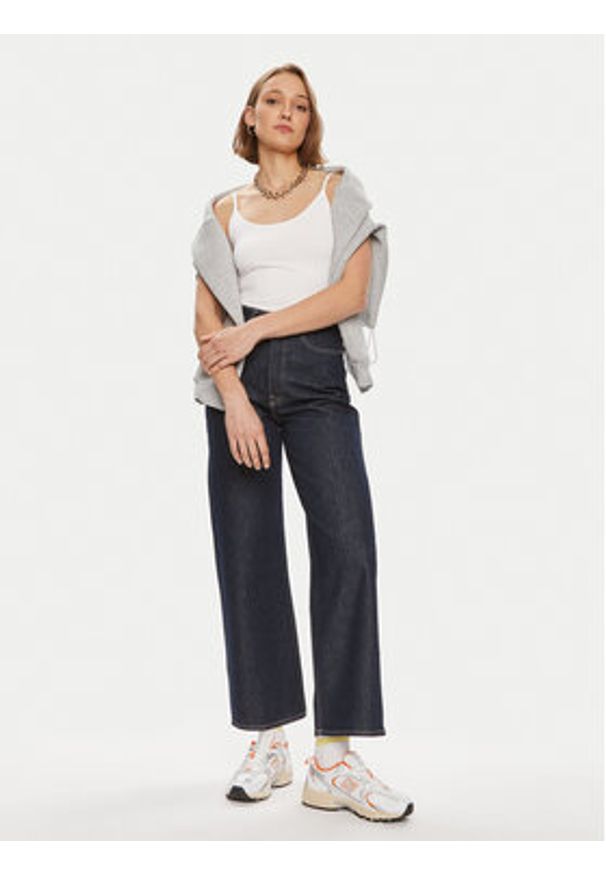 Gina Tricot Top 22470 Biały Slim Fit. Kolor: biały. Materiał: bawełna