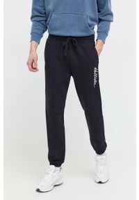 Hollister Co. spodnie dresowe kolor czarny z aplikacją. Kolor: czarny. Materiał: dresówka. Wzór: aplikacja #1