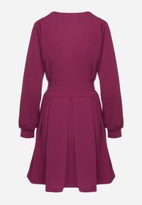 Born2be - Fioletowa Rozkloszowana Sukienka z Kopertowym Dekoltem i Wszytym Wiązanym Paskiem Temithie. Okazja: na co dzień. Typ kołnierza: dekolt kopertowy. Kolor: fioletowy. Materiał: jeans. Typ sukienki: kopertowe. Styl: casual, elegancki #5