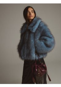 Reserved - Sztuczne futerko z kołnierzem - niebieski. Kolor: niebieski. Materiał: futro #1