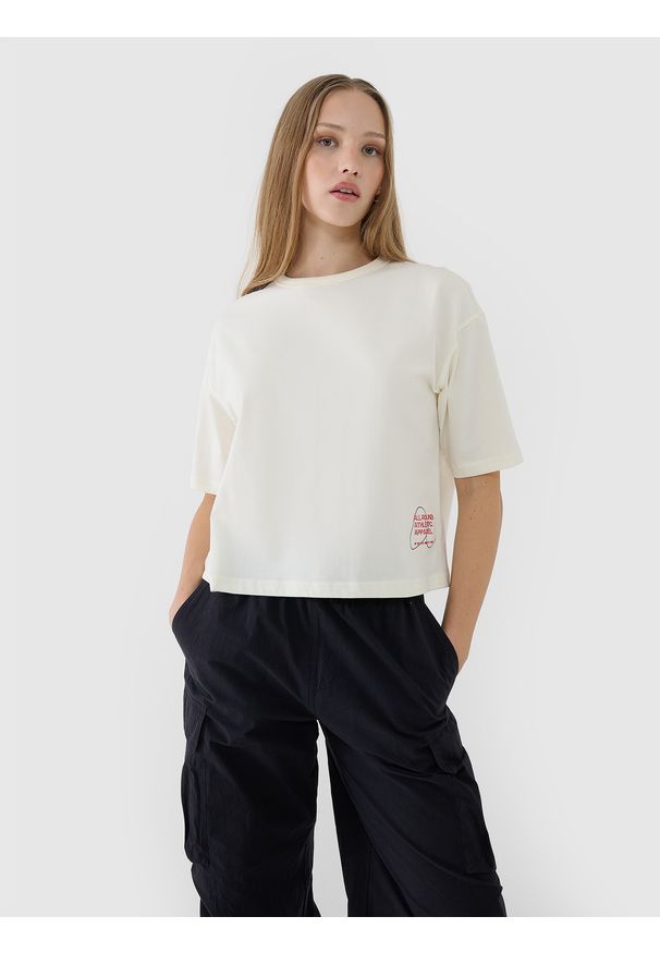 4f - 4F T-shirt oversize z nadrukiem damski - biały S. Okazja: na co dzień. Kolor: biały. Materiał: dzianina, bawełna, jersey. Długość rękawa: krótki rękaw. Długość: krótkie. Wzór: nadruk. Styl: klasyczny, sportowy, casual