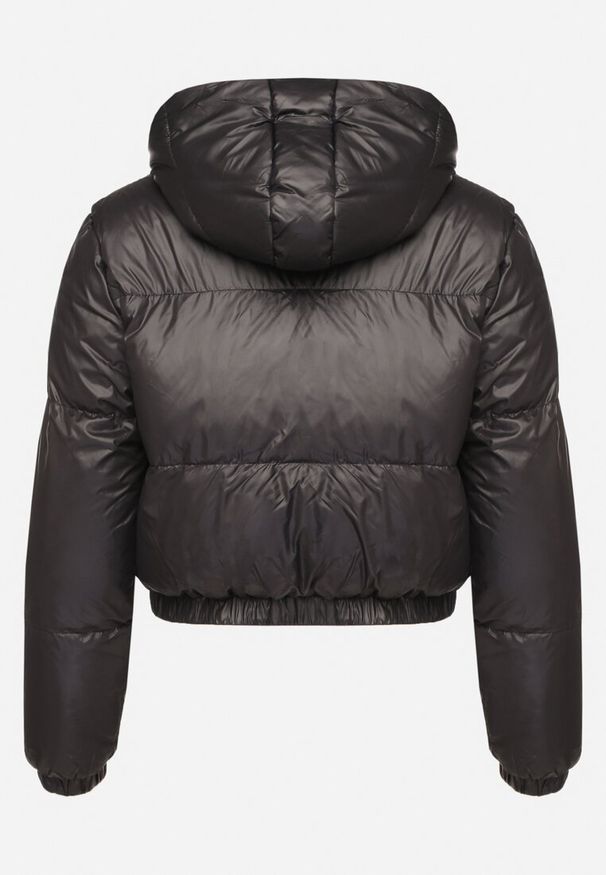 Born2be - Czarna Kurtka Pikowana o Krótkim Fasonie z Kapturem Tinthella. Okazja: na co dzień, na spacer. Typ kołnierza: kaptur. Kolor: czarny. Materiał: jeans. Długość: krótkie. Wzór: aplikacja. Styl: casual, elegancki