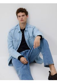 Reserved - Jeansowa koszula comfort fit - niebieski. Kolor: niebieski. Materiał: jeans