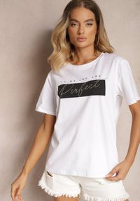 Renee - Biały T-shirt z Bawełny Ozdobiony Cyrkoniowym Napisem Olfea. Okazja: na co dzień. Kolor: biały. Materiał: bawełna. Wzór: napisy, aplikacja. Styl: casual, wizytowy, elegancki #2