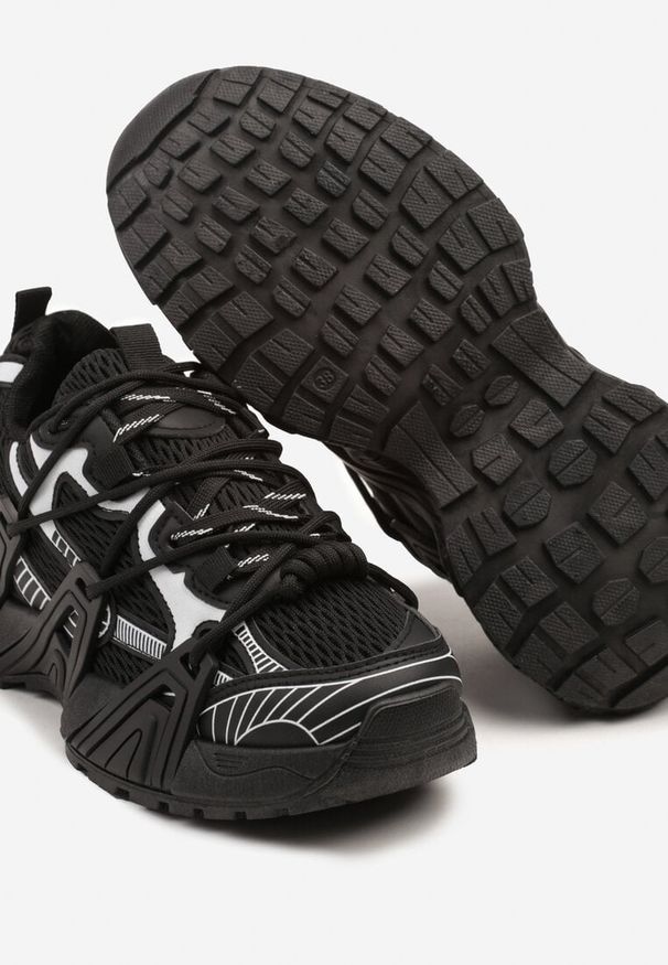 Born2be - Czarne Sneakersy z Ozdobnym Sznurowaniem i Tłoczoną Podeszwą Nurilune. Okazja: na co dzień. Kolor: czarny. Materiał: jeans