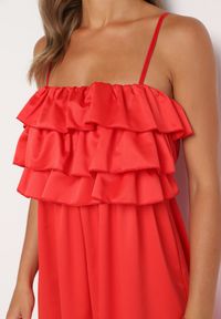 Born2be - Czerwony Kombinezon Koktajlowy na Regulowanych Ramiączkach z Falbankami i Gumką w Pasie Tesvia. Okazja: na co dzień. Kolor: czerwony. Długość rękawa: na ramiączkach. Styl: wizytowy #3