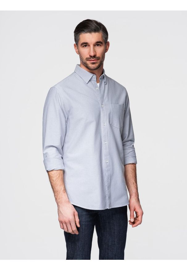 Ombre Clothing - Elegancka męska koszula oxford z haftem i kieszonką – błękitna V1 - Rozmiar: M. Okazja: do pracy. Kolor: niebieski. Materiał: tkanina, bawełna. Wzór: haft. Styl: elegancki