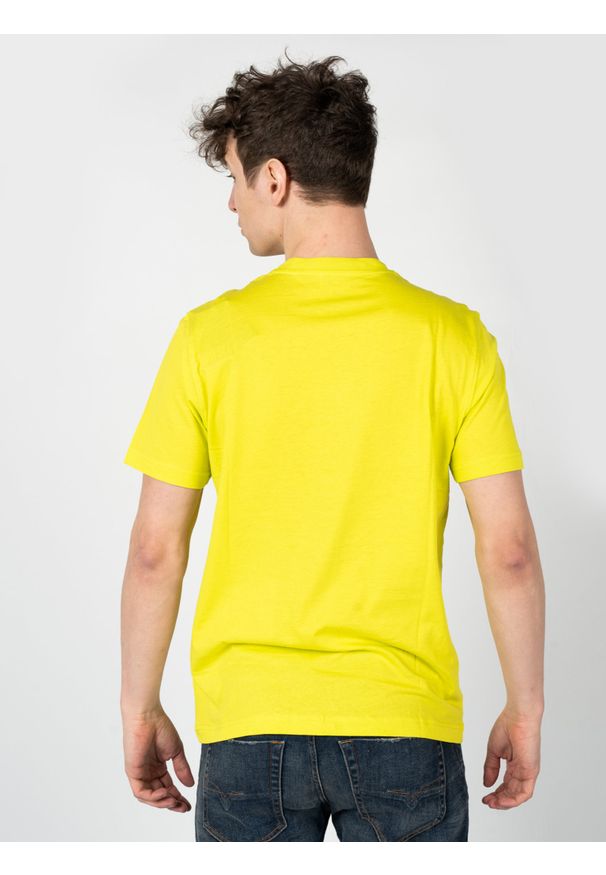 Diesel T-Shirt "T-Just" | A11184-RGRAI-5JE | Mężczyzna | Żółty. Okazja: na co dzień. Kolor: żółty. Materiał: bawełna. Wzór: nadruk. Styl: klasyczny, casual, elegancki