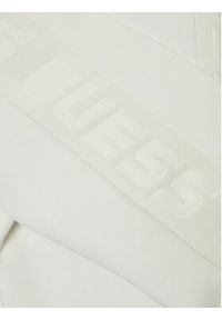 Guess Spodnie dresowe J2YQ24 FL03S Biały Regular Fit. Kolor: biały. Materiał: syntetyk