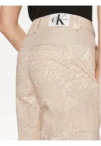 Calvin Klein Jeans Spodnie materiałowe J20J221071 Beżowy Relaxed Fit. Kolor: beżowy. Materiał: bawełna #5