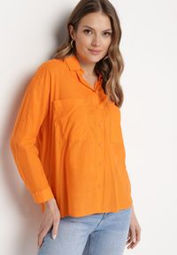 Born2be - Pomarańczowa Bawełniana Koszula Klasyczna z Kieszeniami Sasana. Okazja: na co dzień. Kolor: pomarańczowy. Materiał: bawełna. Styl: klasyczny #3