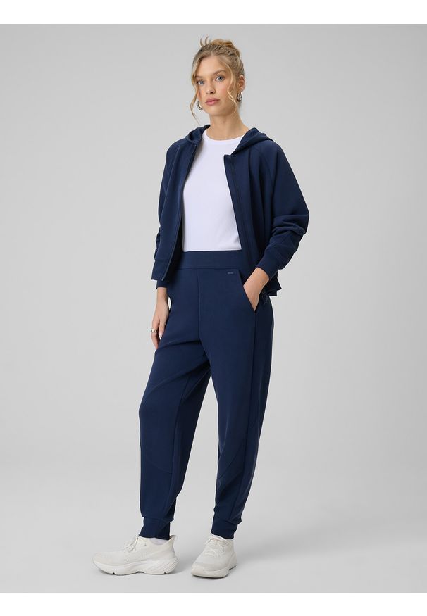 4f - 4F Bluza dresowa regular z modalem damska - granatowa S. Okazja: na co dzień. Typ kołnierza: kaptur. Kolor: niebieski. Materiał: dresówka. Długość rękawa: raglanowy rękaw. Długość: krótkie. Wzór: gładki. Styl: casual