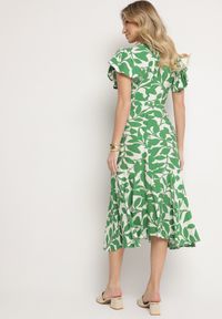 Born2be - Jasnozielona Rozkloszowana Sukienka z Wiązaniem w Roślinny Wzór Janitaie. Okazja: na co dzień. Typ kołnierza: dekolt w serek. Kolor: zielony. Materiał: jeans. Długość rękawa: krótki rękaw. Styl: klasyczny, casual, elegancki #7