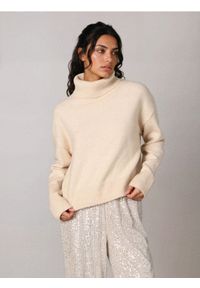 Sinsay - Gładki golf basic - kremowy. Typ kołnierza: golf. Kolor: kremowy. Wzór: gładki