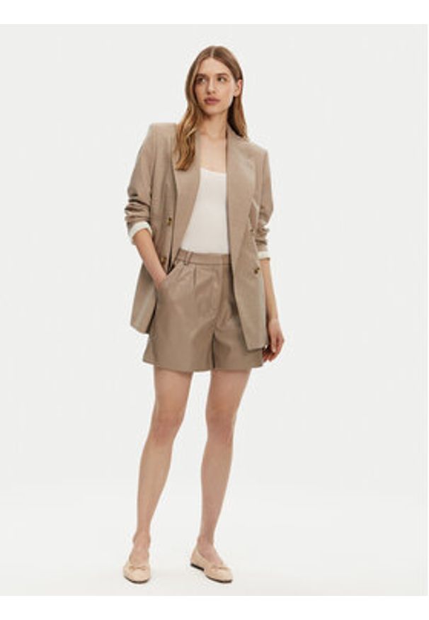 only - ONLY Szorty z imitacji skóry Saramy 15338008 Beżowy Regular Fit. Kolor: beżowy. Materiał: skóra