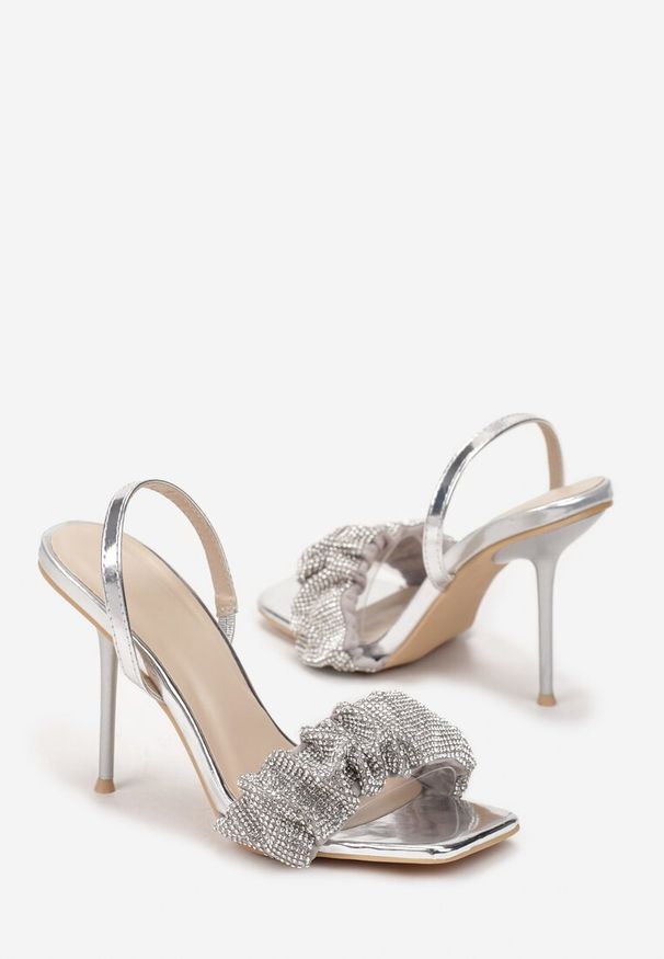 Born2be - Srebrne Sandały Iomereia. Zapięcie: bez zapięcia. Kolor: srebrny. Materiał: materiał. Styl: glamour