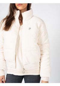 Fila Kurtka "Corleone" | FAW0232 | Kobieta | Ecru. Okazja: na co dzień. Typ kołnierza: kołnierzyk stójkowy. Materiał: poliester, elastan, bawełna. Długość: krótkie. Sezon: lato. Styl: casual #3