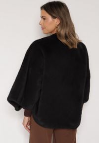 Born2be - Czarne Ponczo z Futerkiem i Wiązanym Paskiem Monalena. Okazja: do pracy, na co dzień, na spotkanie biznesowe. Kolor: czarny. Materiał: futro. Styl: casual, elegancki, biznesowy #4