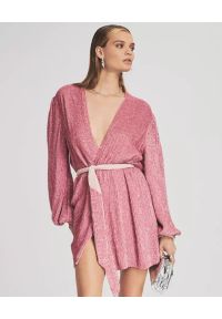 RETROFETE - Różowa sukienka z cekinami Gabrielle. Kolor: różowy, wielokolorowy, fioletowy. Materiał: materiał. Wzór: aplikacja. Długość: mini