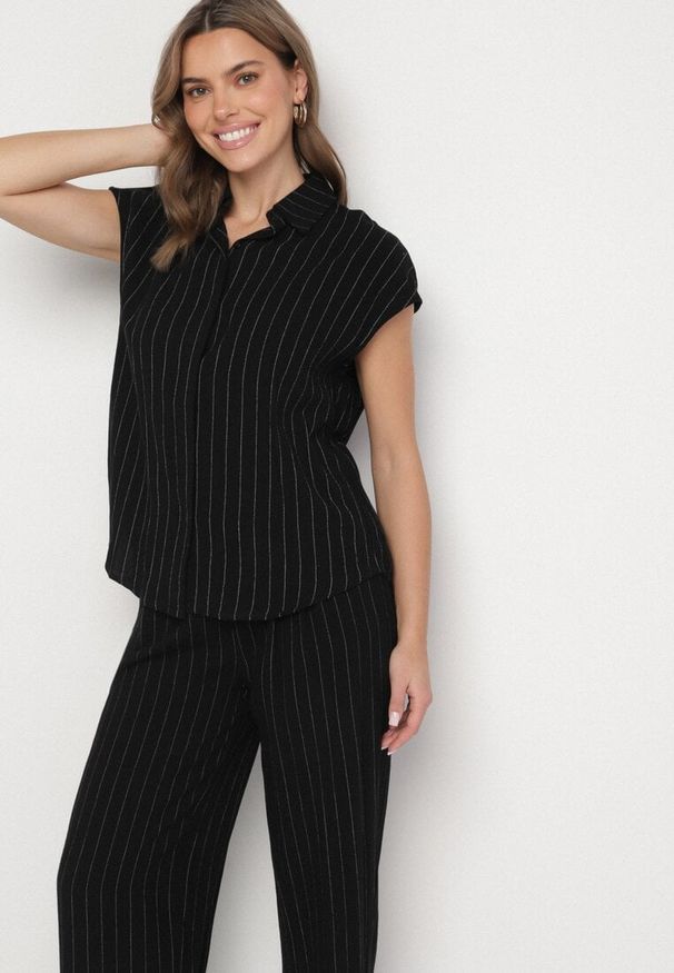 Born2be - Czarny Wiskozowy Komplet w Paski Koszula z Krótkim Rękawem i Spodnie Dalirel. Kolor: czarny. Materiał: wiskoza. Wzór: paski