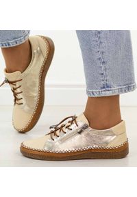 Złote skórzane półbuty damskie T.Sokolski 8207. Okazja: na co dzień. Nosek buta: okrągły. Zapięcie: zamek. Kolor: złoty. Szerokość cholewki: normalna. Wzór: kolorowy. Materiał: skóra. Sezon: jesień, wiosna. Styl: klasyczny, casual #1