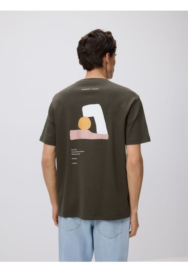 Reserved - T-shirt comfort z nadrukiem - zielony. Kolor: zielony. Materiał: dzianina, bawełna. Wzór: nadruk
