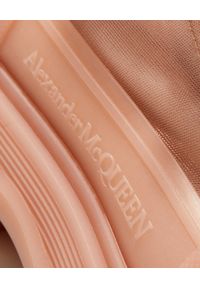 Alexander McQueen - ALEXANDER MCQUEEN - Różowe botki na gumowej podeszwie. Nosek buta: okrągły. Kolor: różowy, wielokolorowy, fioletowy. Materiał: guma. Styl: klasyczny #3