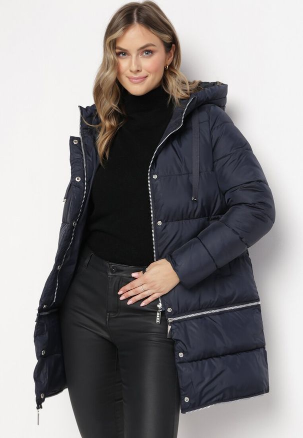 Born2be - Granatowa Pikowana Kurtka Płaszcz z Regulowaną Długością Maakana. Kolor: niebieski. Materiał: tkanina, jeans. Sezon: zima, wiosna, jesień. Styl: klasyczny, elegancki